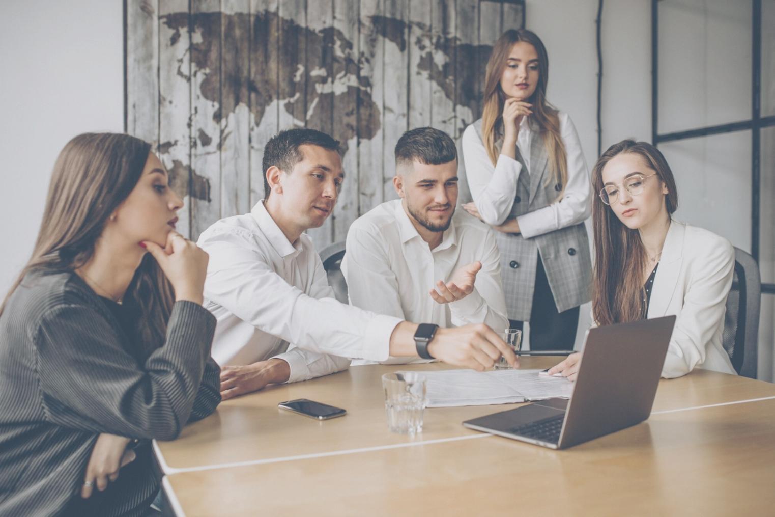Análisis detallado de datos financieros para escalado empresarial