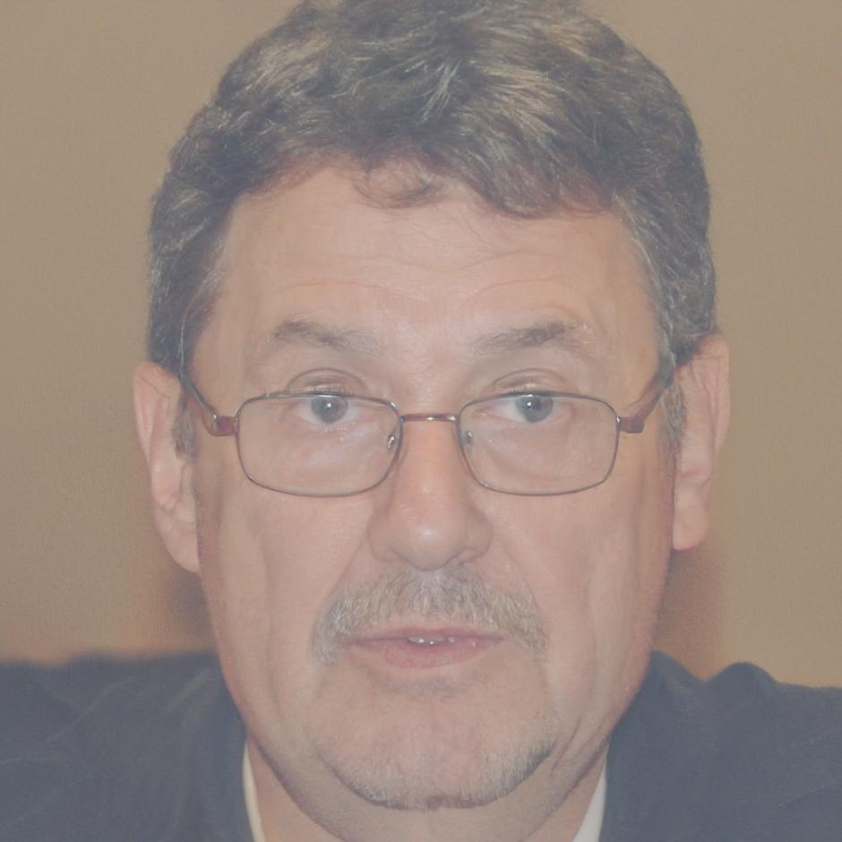 Retrato profesional de Borja Santamaría